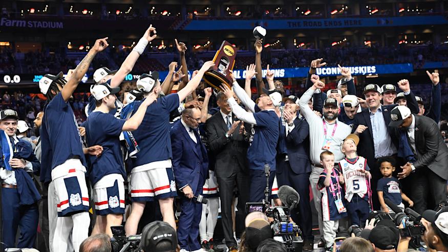 College Basketball: NCAA Final Four: UConn head coach Dan Hurley and team victorious after defeating Purdue during the NCAA Men's Basketball Tournament National Championship game at State Farm Stadium.
Glendale, AZ 4/8/2024
CREDIT: Greg Nelson (Photo by Greg Nelson/Sports Illustrated via Getty Images)
(Set Number: X00004 TK1)