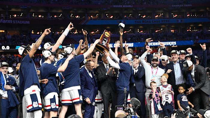 College Basketball: NCAA Final Four: UConn head coach Dan Hurley and team victorious after defeating Purdue during the NCAA Men's Basketball Tournament National Championship game at State Farm Stadium. 
Glendale, AZ 4/8/2024 
CREDIT: Greg Nelson (Photo by Greg Nelson/Sports Illustrated via Getty Images) 
(Set Number: X00004 TK1)
